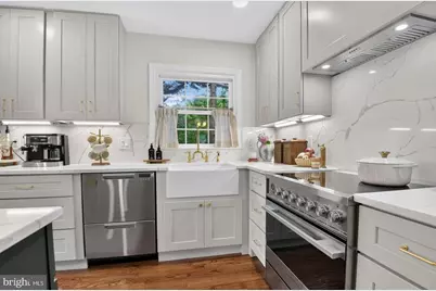 4020 Roberts Road, Fairfax, VA 22032 - Photo 9