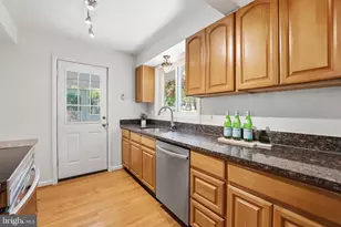 3414 Country Hill Dr, Fairfax, VA 22030 - Photo 15