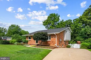 4216 Sideburn Rd, Fairfax, VA 22030 - Photo 3