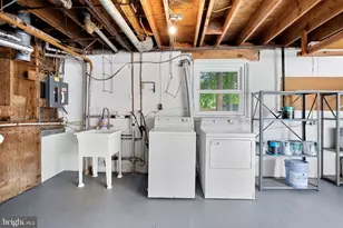 10217 Shiloh St, Fairfax, VA 22030 - Photo 39