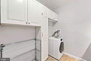 10725 W West Dr, Fairfax, VA 22030 - Photo 19
