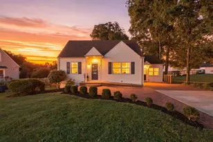 4103 Woodland Dr, Fairfax, VA 22030 - Photo 3