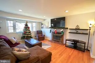 4218 University Dr, Fairfax, VA 22030 - Photo 9