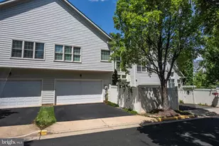 10103 Farr Oak Pl, Fairfax, VA 22030 - Photo 3