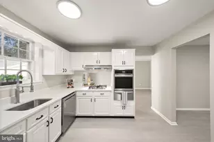 10228 Continental Ln, Fairfax, VA 22030 - Photo 15