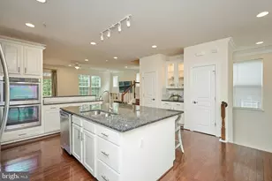 4092 Glendale Way, Fairfax, VA 22030 - Photo 9