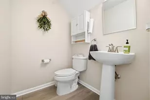 10359 Sager Ave, Fairfax, VA 22030 - Photo 17