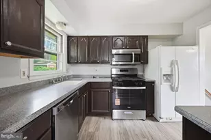 4211 University Dr, Fairfax, VA 22030 - Photo 7