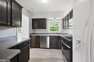 4211 University Dr, Fairfax, VA 22030 - Photo 9