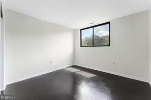 10723 W West Dr, Fairfax, VA 22030 - Photo 11