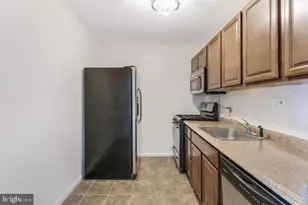 10723 W West Dr, Fairfax, VA 22030 - Photo 9