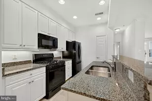 10328 Sager Ave, Fairfax, VA 22030 - Photo 15