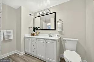 10570 Main St, Fairfax, VA 22030 - Photo 21