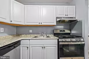 10026 Fair Woods Dr, Fairfax, VA 22030 - Photo 7