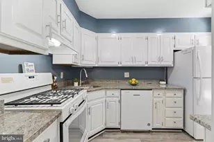 10165 Fair Woods Dr, Fairfax, VA 22030 - Photo 19