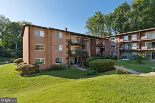 10165 Fair Woods Dr, Fairfax, VA 22030 - Photo 3