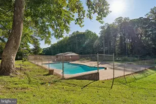 10165 Fair Woods Dr, Fairfax, VA 22030 - Photo 33