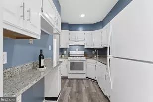 10165 Fair Woods Dr, Fairfax, VA 22030 - Photo 15