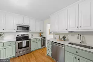 10413 Courthouse Dr, Fairfax, VA 22030 - Photo 3