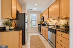 10903 Maple St, Fairfax, VA 22030 - Photo 5
