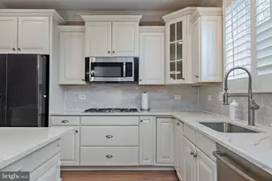 10601 School St, Fairfax, VA 22030 - Photo 5