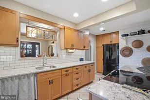 3406 Park Hill Pl, Fairfax, VA 22030 - Photo 3