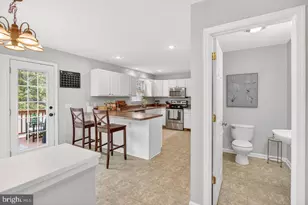 573 Pointe Dr, Harrisonburg, VA 22801 - Photo 5