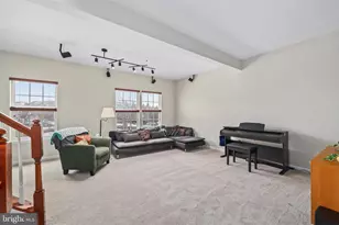 10260 Whitworth Ln, Manassas, VA 20110 - Photo 9