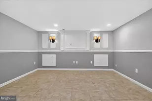 8975 Milroy Ct, Manassas, VA 20110 - Photo 9