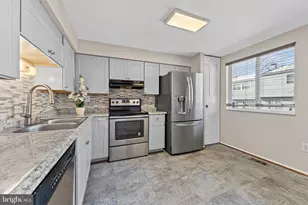 8392 Shady Grove Cir, Manassas, VA 20110 - Photo 9