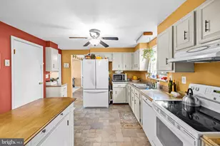 8192 Oakglen Rd, Manassas, VA 20110 - Photo 9