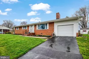 8909 Hill Pl, Manassas, VA 20110 - Photo 3