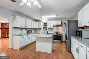 8909 Hill Pl, Manassas, VA 20110 - Photo 9