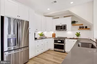 9672 Swallowtail Ln, Manassas, VA 20110 - Photo 7