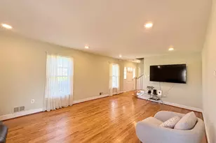 8906 Weir St, Manassas, VA 20110 - Photo 9