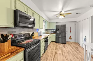 8871 Butternut St, Manassas, VA 20110 - Photo 9