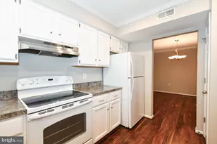 9915 Sugarwood Ln, Manassas, VA 20110 - Photo 7