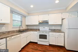 9915 Sugarwood Ln, Manassas, VA 20110 - Photo 5