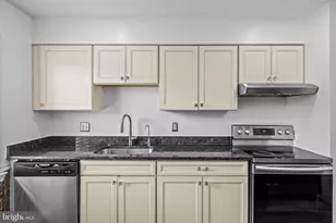 8387 Woodline Ct, Manassas, VA 20110 - Photo 3