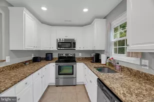 8683 Point of Woods Dr, Manassas, VA 20110 - Photo 23