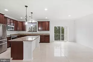 10215 Fountain Cir, Manassas, VA 20110 - Photo 5