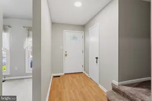 9198 Laurelwood Ct, Manassas, VA 20110 - Photo 3