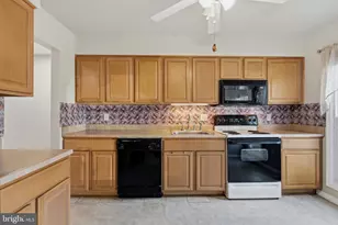 9198 Laurelwood Ct, Manassas, VA 20110 - Photo 5