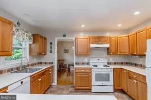 8905 Hazel Dr, Manassas, VA 20110 - Photo 9