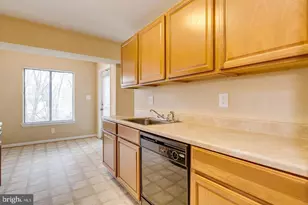 8393 Buttress Ln, Manassas, VA 20110 - Photo 7