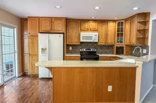 10251 Magnolia Grove Dr, Manassas, VA 20110 - Photo 3