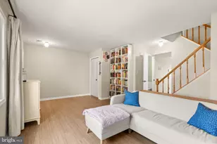 8409 Oakgrove Ct, Manassas, VA 20110 - Photo 7