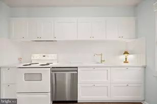 8409 Oakgrove Ct, Manassas, VA 20110 - Photo 11