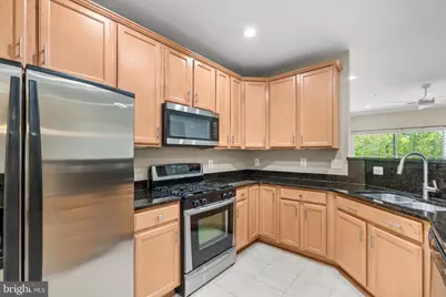 9724 Holmes Place #UNIT 302, Manassas Park, VA 20111 - Photo 5