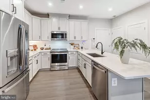 212 Park Central Ter, Manassas Park, VA 20111 - Photo 9
